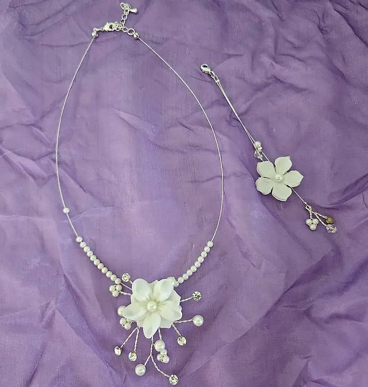 Floraler Halsschmuck für Hochzeit