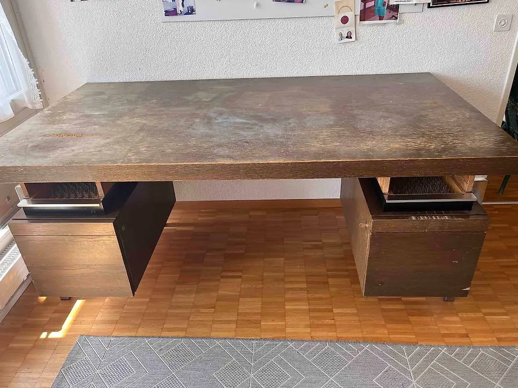 Arbeitstisch abzugeben