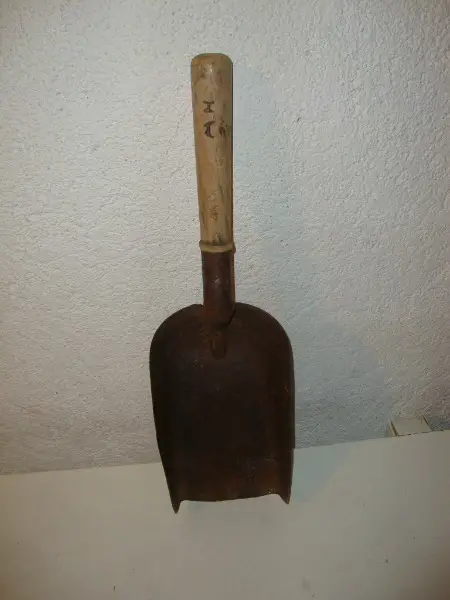 Alte Ascheschaufel