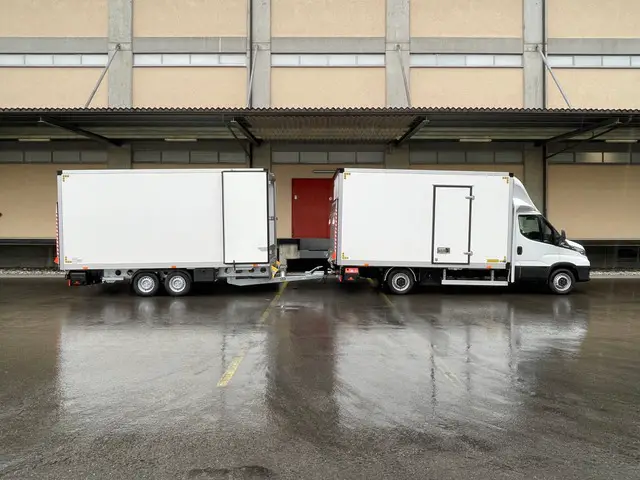 IVECO, IVECO Daily 35 S 18H HA8 mit Anhängerzug, Kastenwagen (Transporter)