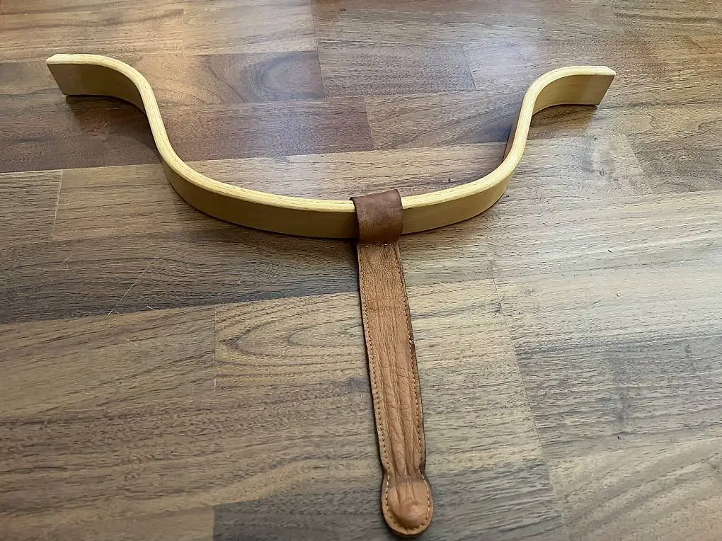 Stokke Tripp Trapp Holzbügel mit Lederband Natur