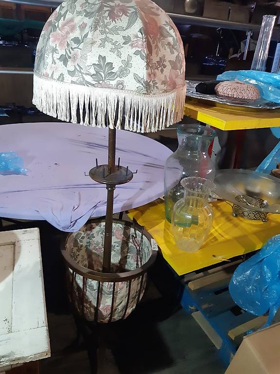 Stehlampe, mit Stoffbezug, mit Garn und Wolle Behältnis