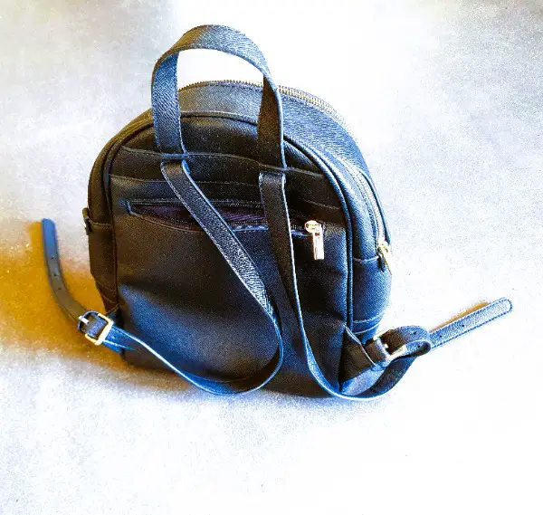 Schwarzer Rucksack klein