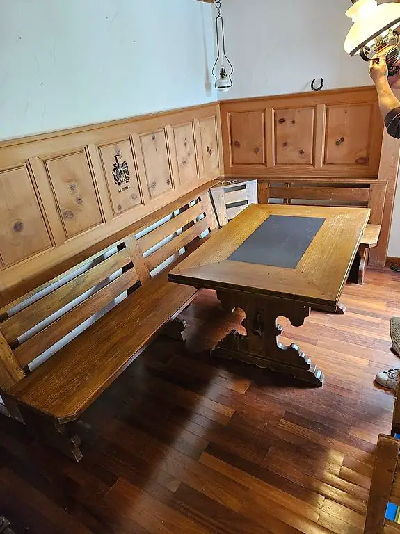 Eckbank und Tisch aus Eschenholz