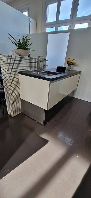 Korpus mit Glas Front Plus Waschbecken v Rational