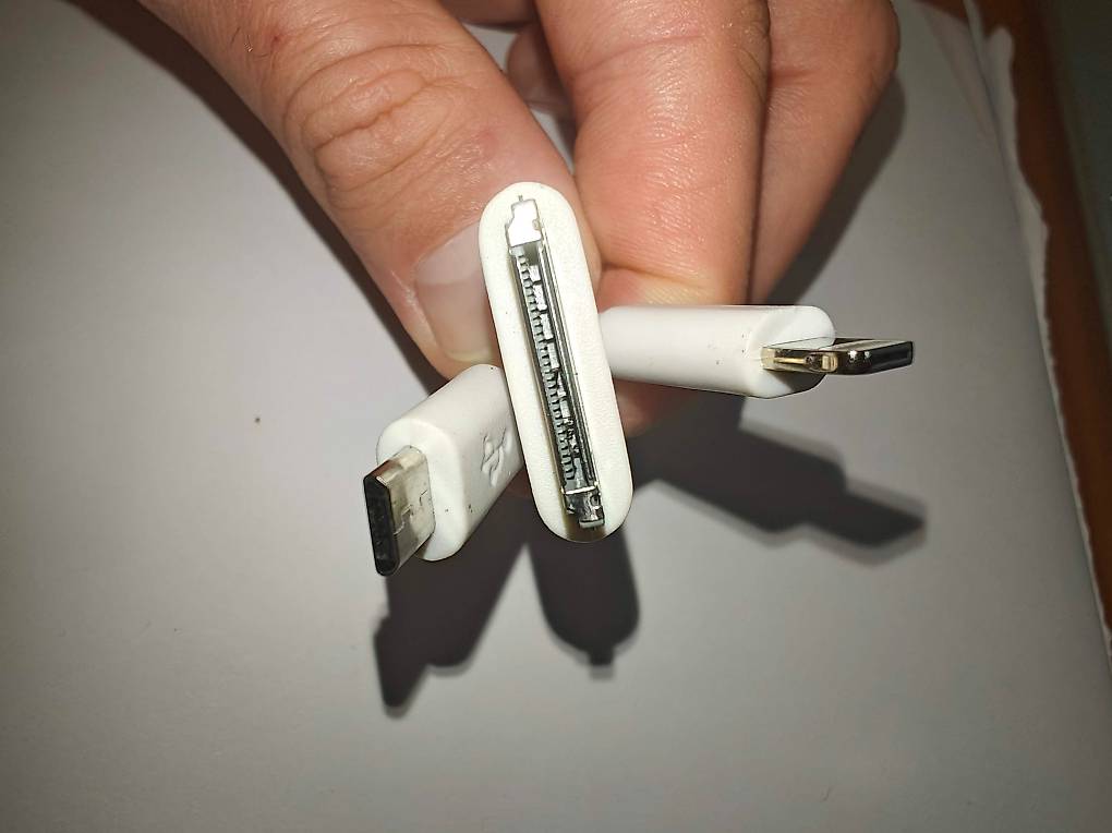 Ladegerät mit 3-in-1-Adapter für verschiedene Geräte