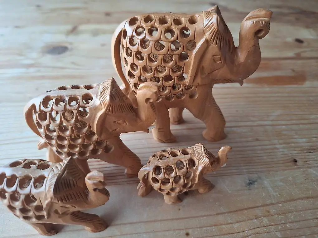 5 Elefäntli aus Holz, handgeschnitzt mit Baby ***NEU***