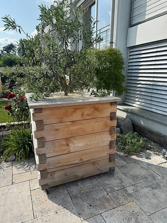 Massiver Pflanzkübel 1.05 x 1.05 x 1.05 Meter