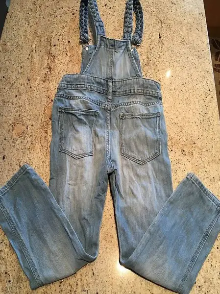 Härzige Mädchenlatzhose, Jeanshose Gr. 104