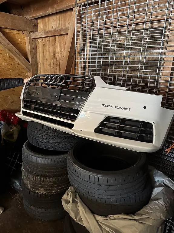 Audi A4 Frontstosstange (Bisschen beschädigt)