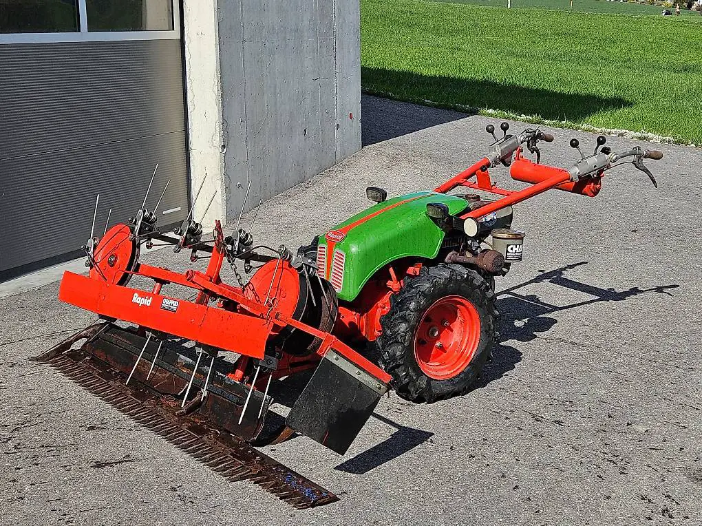 Rapid 505 mit Bandeingrasvorrichtung