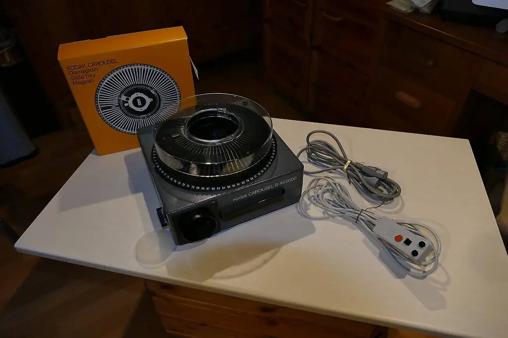 Dia-Projektor "Kodak Carousel S-AV 2000"