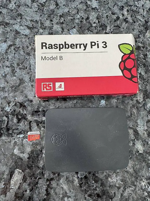 Raspberry Pi 3 Model B inkl. 64 GB SD Karte