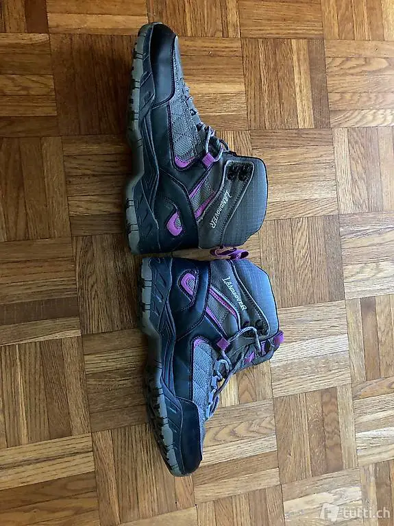 Wanderschuhe für Bergwanderungen.