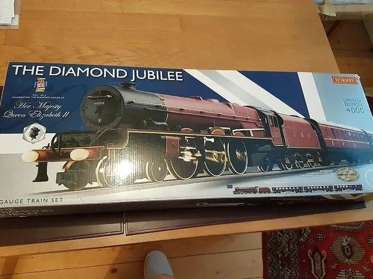 Hornby Railways 00 Gauge R1170 Diamond Jubilee Ltd Edition M