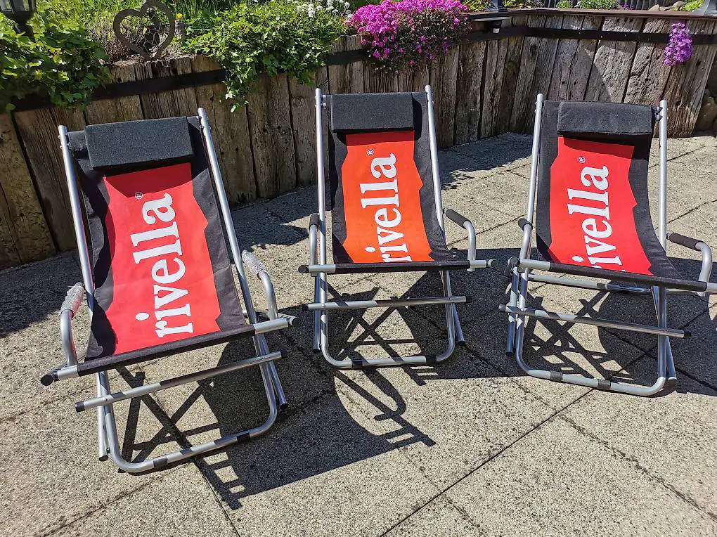 Liegestühle Rivella