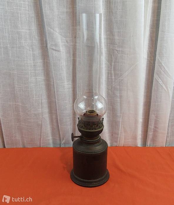  Alte Petroleumlampe aus Blech