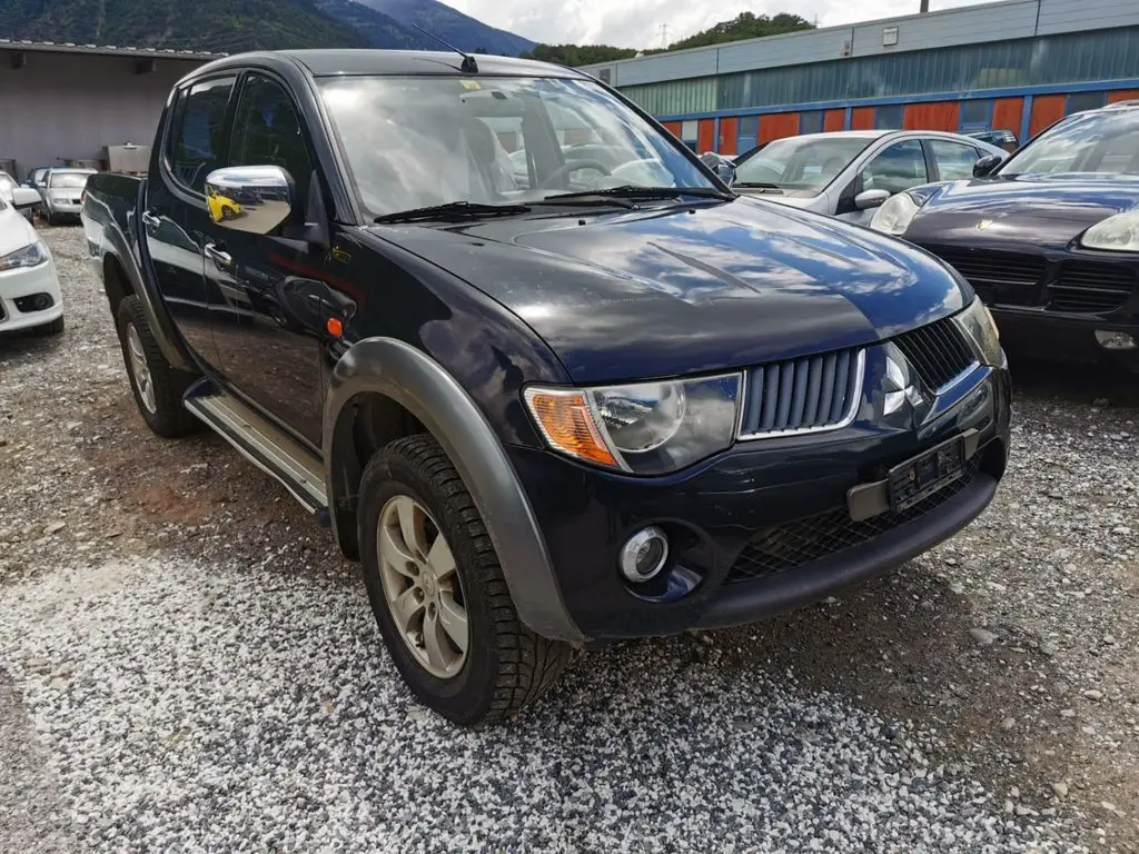 mitsubishi l200 d-cab pick-up 2.5 did 136 4x4 intense