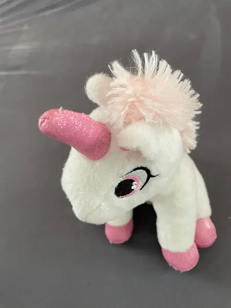 Süsses Plüschtier: Einhorn mit 3 pinken Sternen