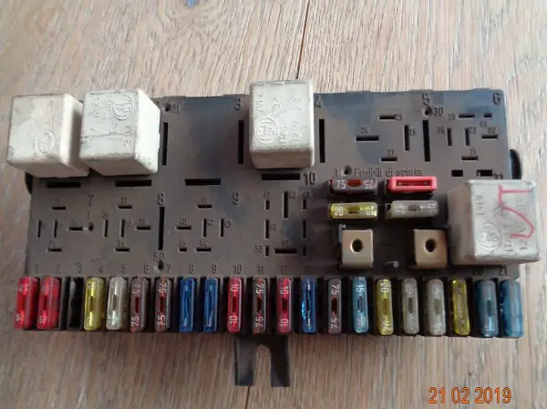 Alfa Romeo 75 Sicherungskasten 161.00.40.030.01