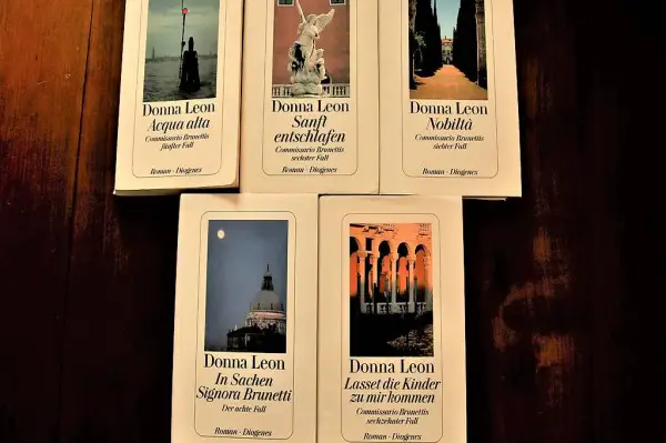 5 x DONNA LEON
