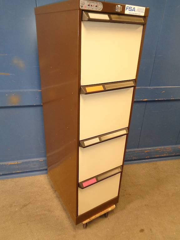 Aktenschrank aus Metall