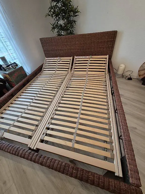 Sehr hochwertiges Rattanbett mit Stahlrahmen 160x200cm