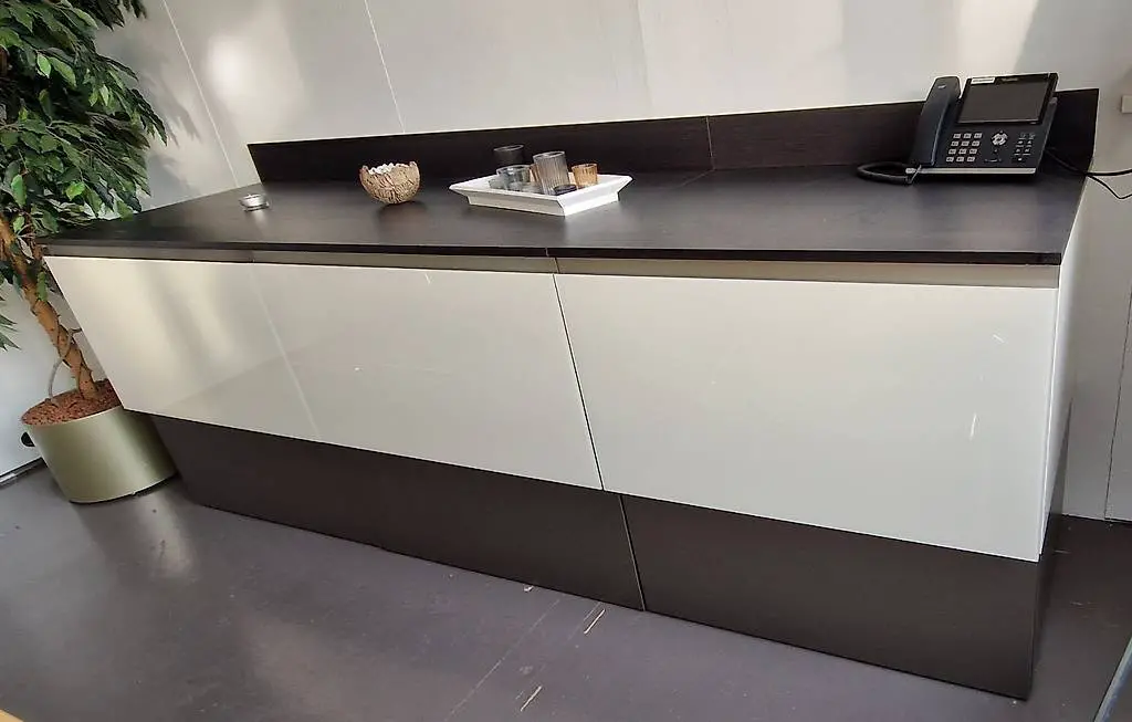 Sideboard mit Glas Front v Rational