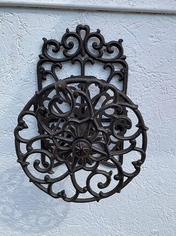 Gartenschlauch-Aufhängung Gusseisen NEU sehr dekorativ