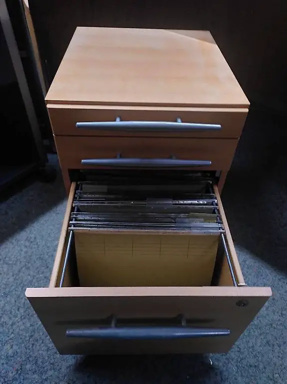 Schubladen Schrank auf Rollen
