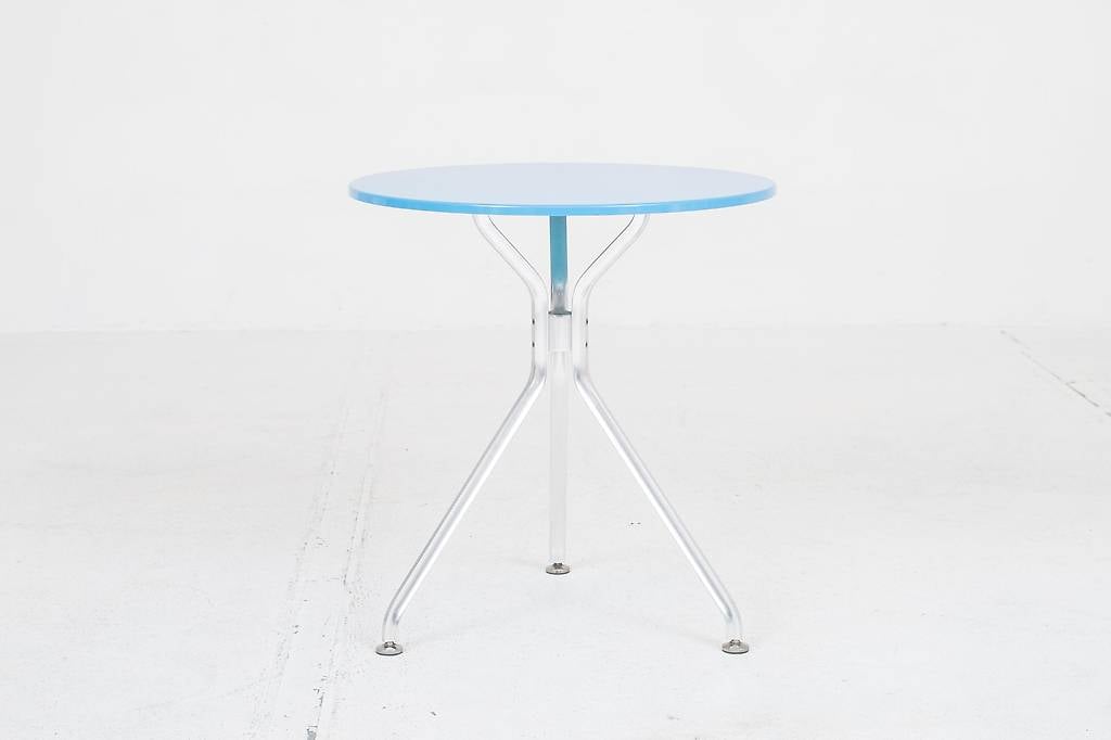 Seledue Gartentisch Alu3 von Kurt Thut in Lichtblau