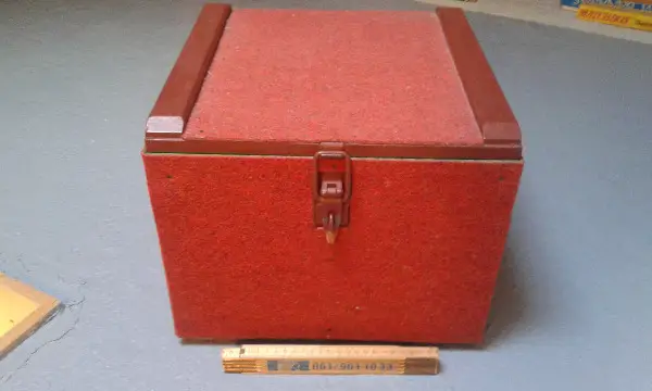 Sehr stabile Holzkiste / Transportkiste Militär / Kiste