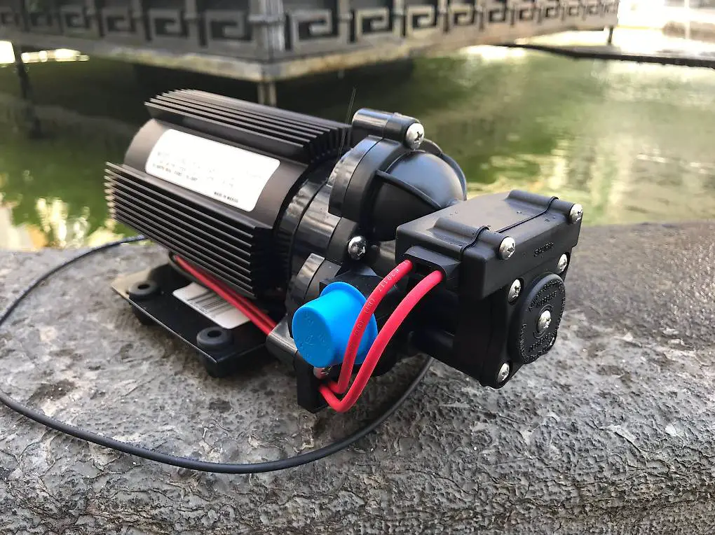 12 Volt Pumpe von Shurflo 2088 Dauerbetrieb - neu