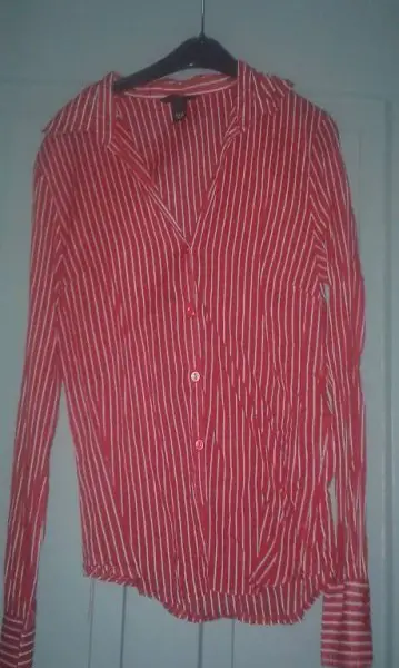 sexy rote Bluse mit weisen Streifen