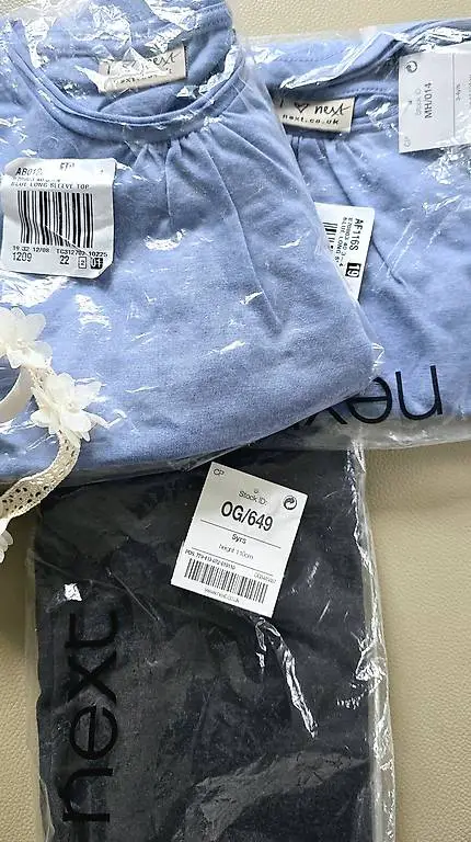 zwei T-Shirts, Leggings, Haarband