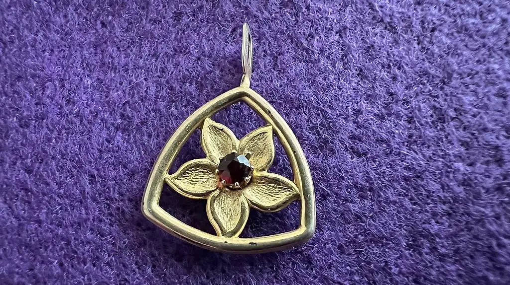 Kettenanhänger vergoldet