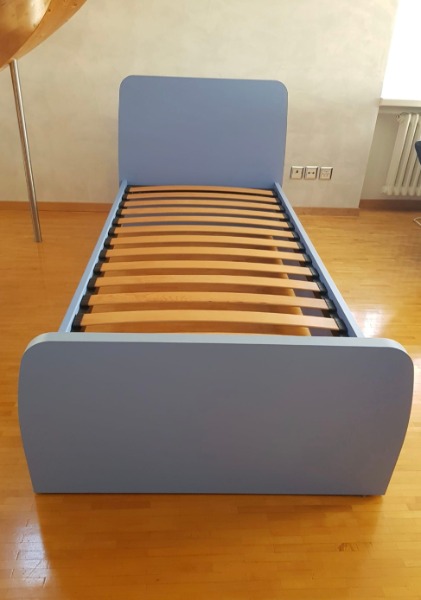 Ausziehbett aus Massivholz inkl. 2 Matratzen