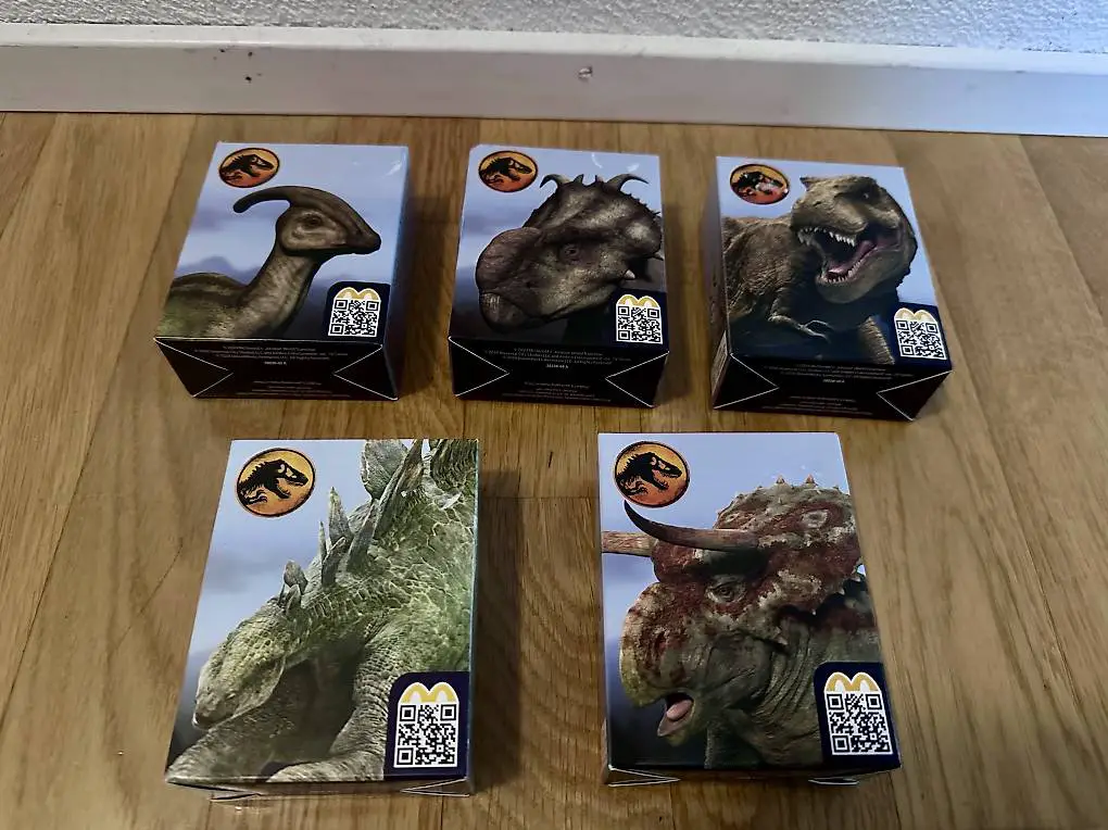 Jurassic World McDonald"s Dino Karten - neu und ungeöffnet