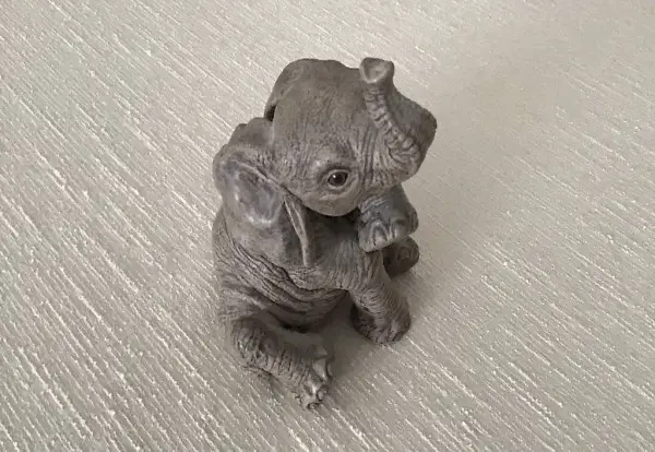 DEKO-ELEFANT, SITZEND, NATURGETREU...