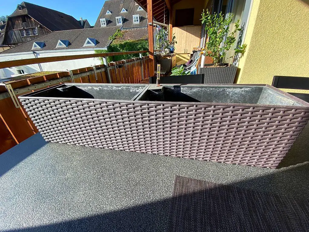 Blumenkästen mit Wassersystem