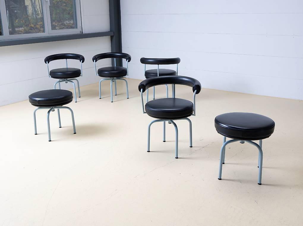 Bauhaus Stühle & Hocker von Corbusier LC7, Cassina