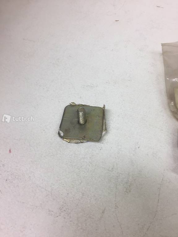  Jeep Cherokee Schraube mit Platte zu Stosst. Ecke 52001384