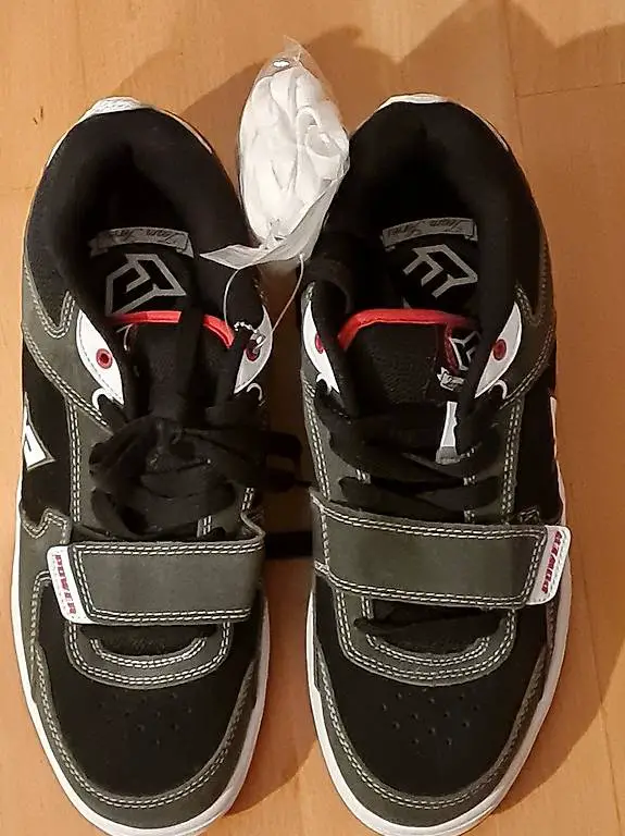 Neu: Sneaker - schwarz/grau - Gr.44