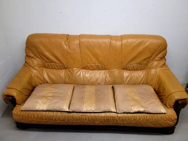 3 Sitzer Sofa aus Echtleder und Holzgestell aus Eiche