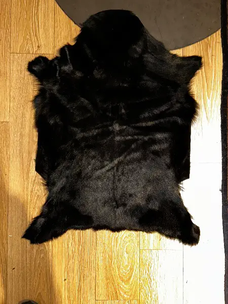 Schwarzes Echtfell Teppich