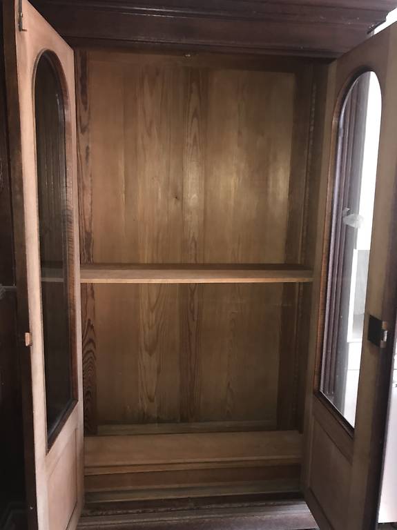 Schrank mit 4 Tablaren (Nr 016RU)