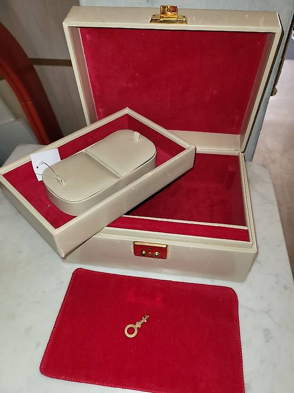 Schmuckkästchen mit Schlüssel