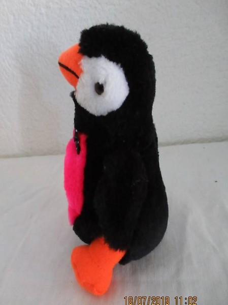  Pingu mit Fliege