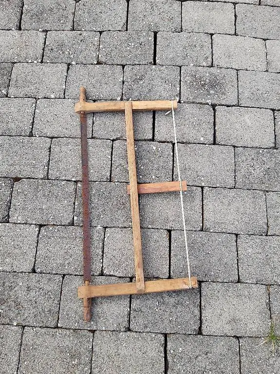 Antike Bauernhof-Werkzeuge und Gerätschaften