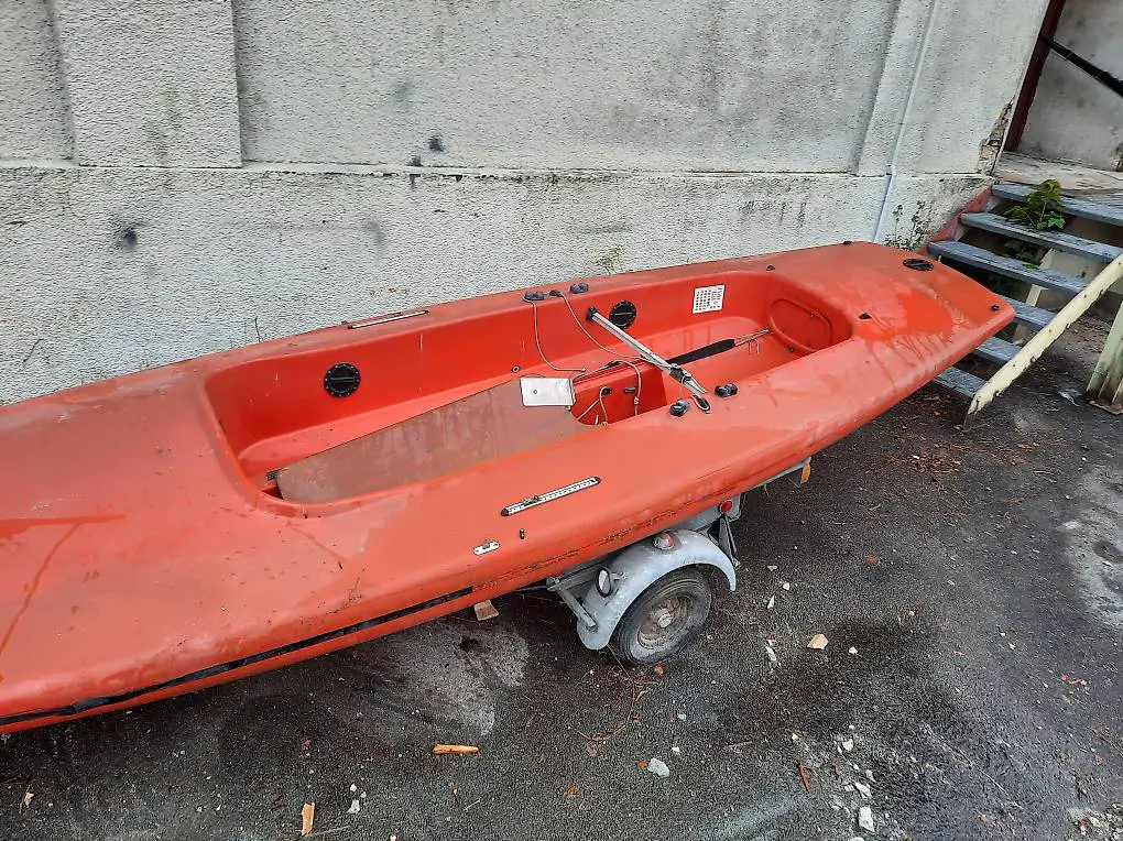 Segelboot "Tempo Jolle" mit Anhänger und Slip-Rolli komplett